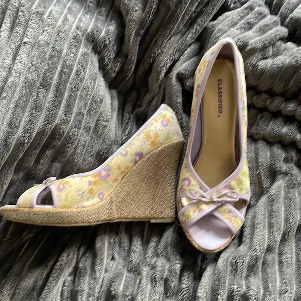 Classified floral wedges